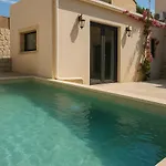 Village Escape House ヴィラ レフキンミ