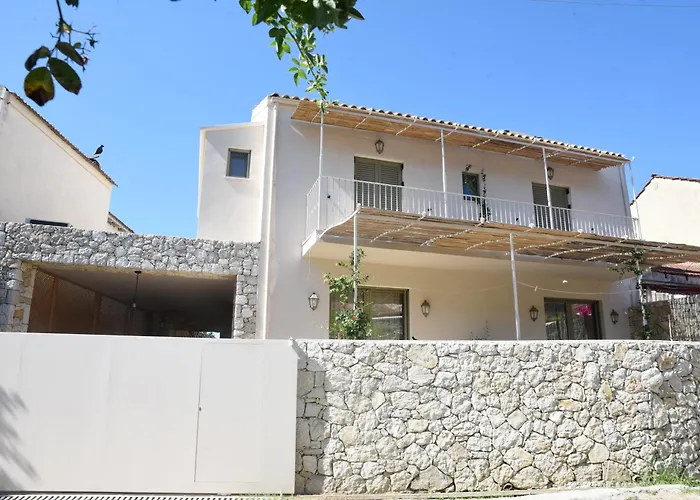 Village Escape House *