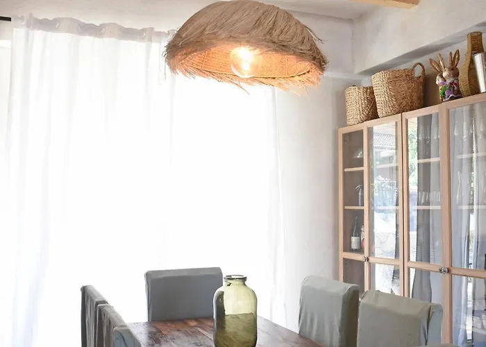 Village Escape House *